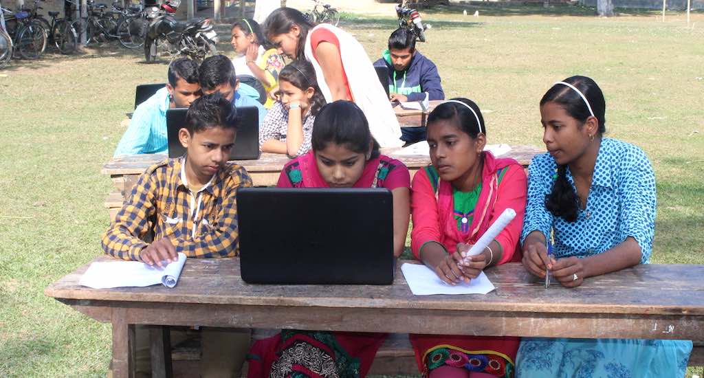 855941-jzoyltbfhr-1509347122